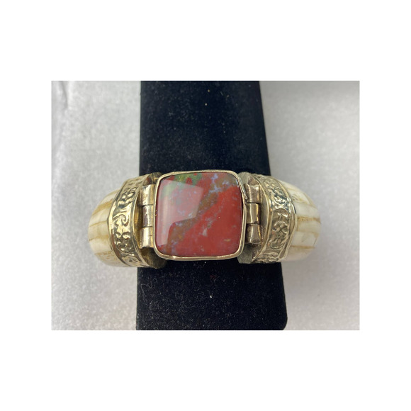 Vintage Bone Ornate Bracelet Red Agate Cabochon Silver Tone Bohemian Pin Closure - Picture 6 of 9